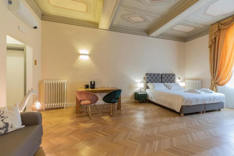 Aldrovandi Luxury Suites and Apartment - image 12