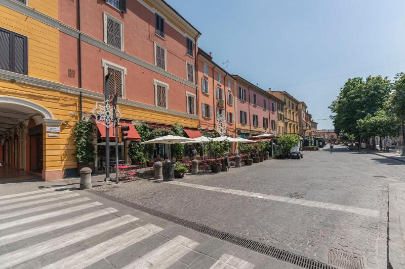 Aldrovandi Luxury Suites and Apartment - image 2