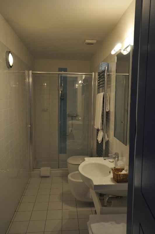 Double Room image 4