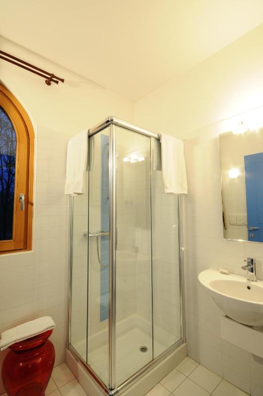 Double or Twin Room image 3