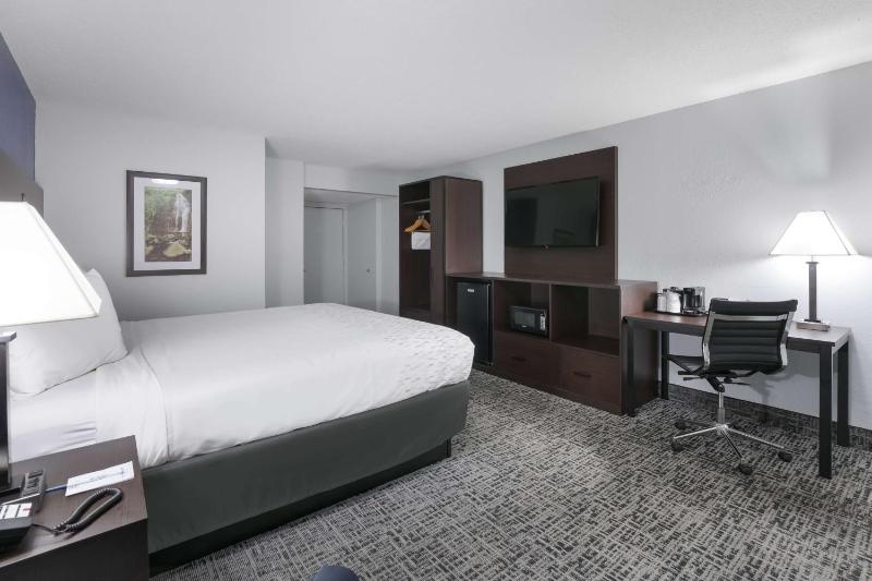 King Room with Balcony image 4