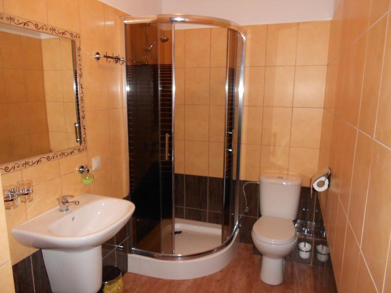 Twin Room image 3