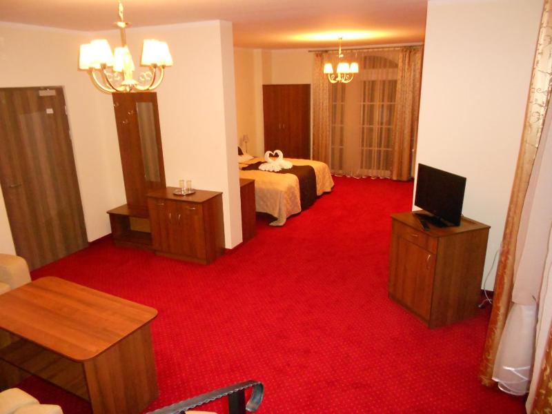 Quadruple Room with Balcony image 4