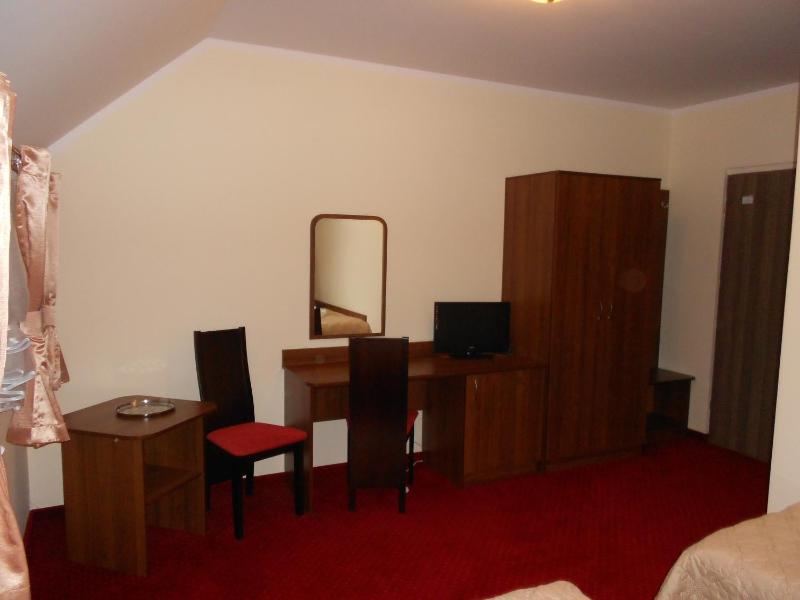 Twin Room image 4