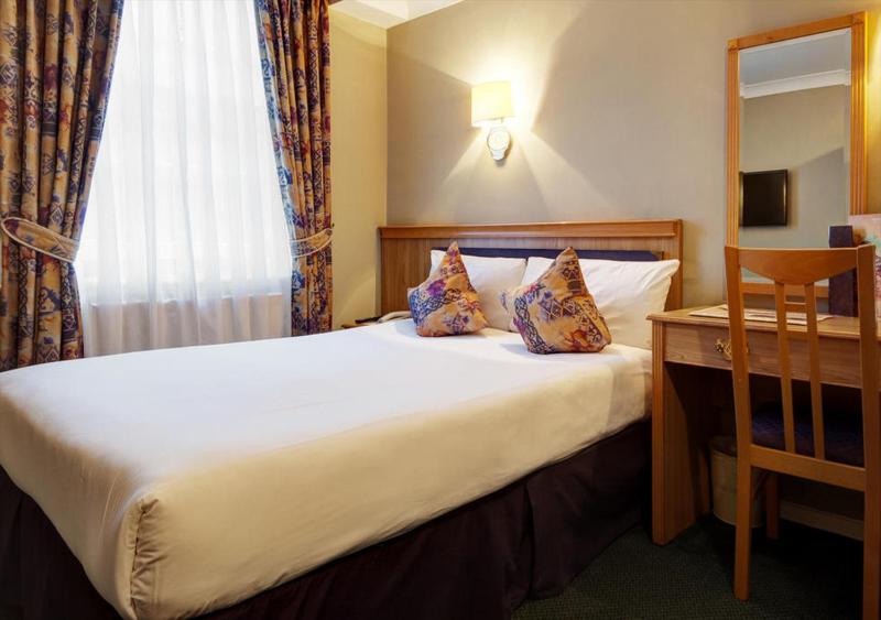 Classic Twin Room image 1