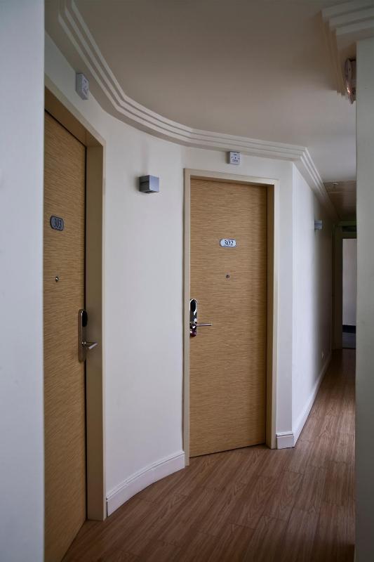 Chic Hotel - image 6