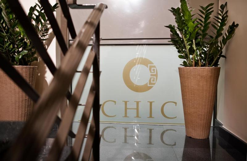Chic Hotel - image 3