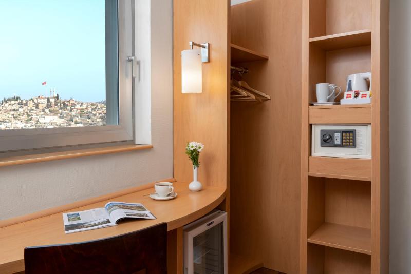 Standard Double Room image 4