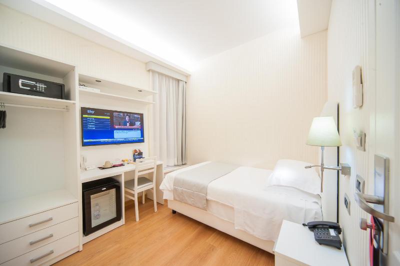 Single Room image 4