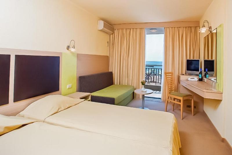 Twin Room with Sea View image 2