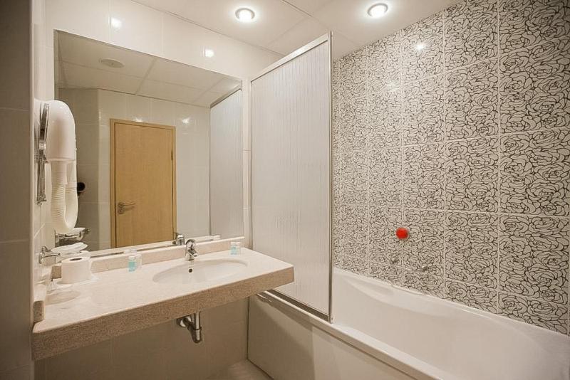 Twin Room with Sea View image 3