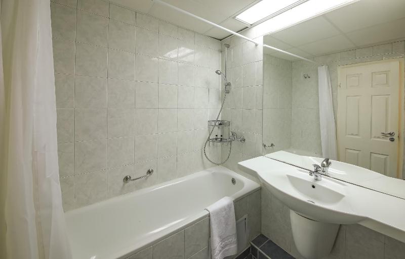Twin Room with Park View image 2