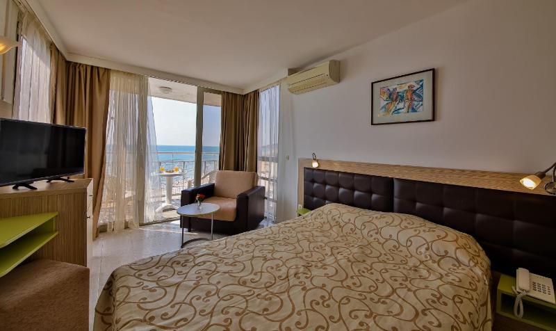 Double or Twin Room with Sea View image 1