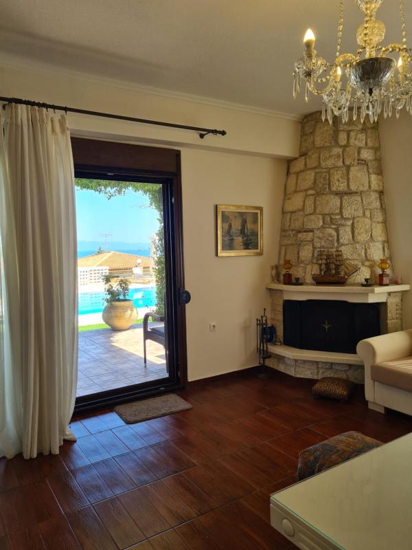 Deluxe Villa image 2