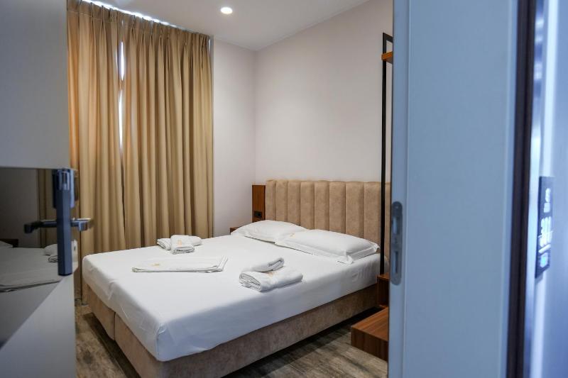 Double Room image 4