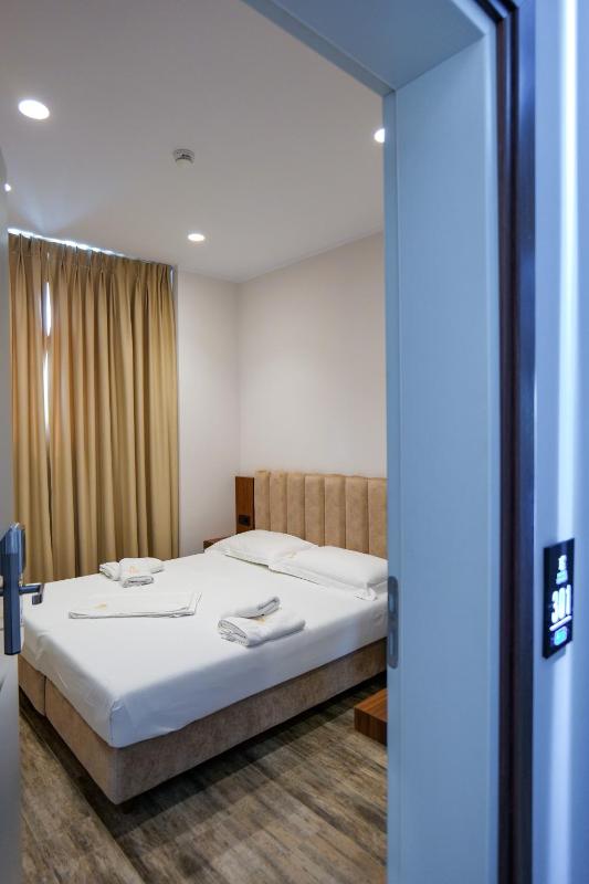 Double Room image 2