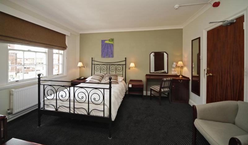Double Room image 3