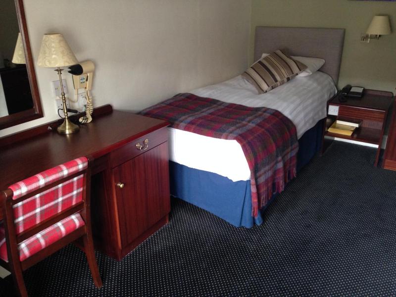 Single Room with Bathroom image 2
