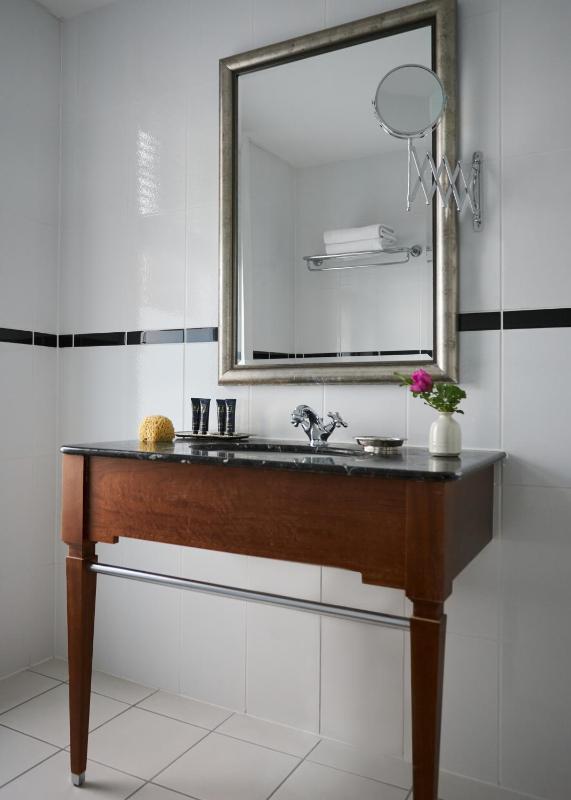 Deluxe Double Room image 2