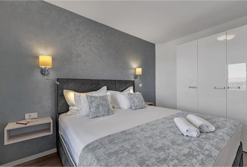 Deluxe Apartment image 1