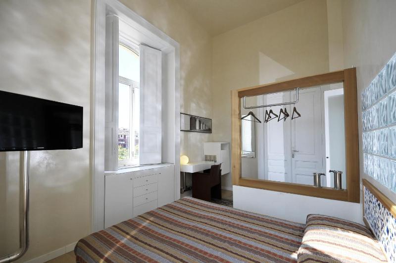 Standard Double Room image 3