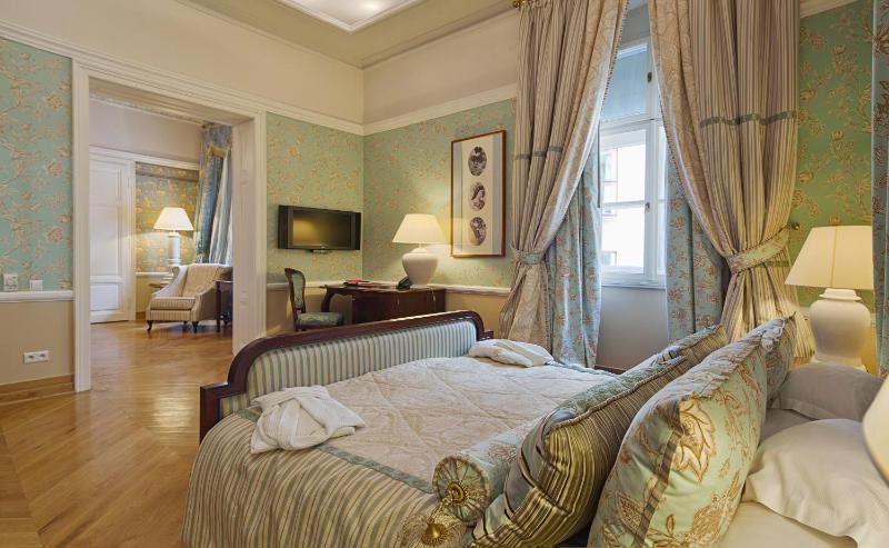 Executive Suite image 3
