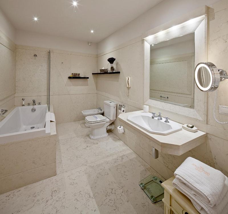 Luxury Suite with Main Market view and balcony image 2