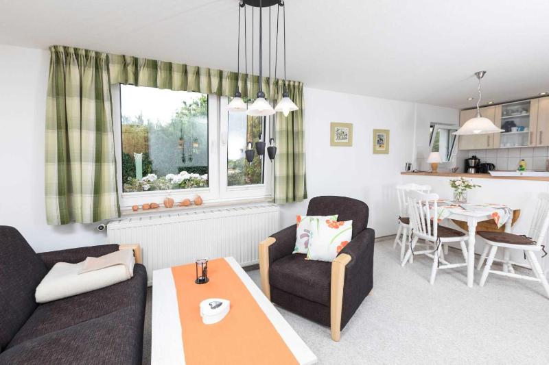One-Bedroom Apartment with Shower image 1