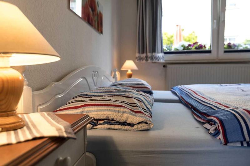 One-Bedroom Apartment with Shower image 2