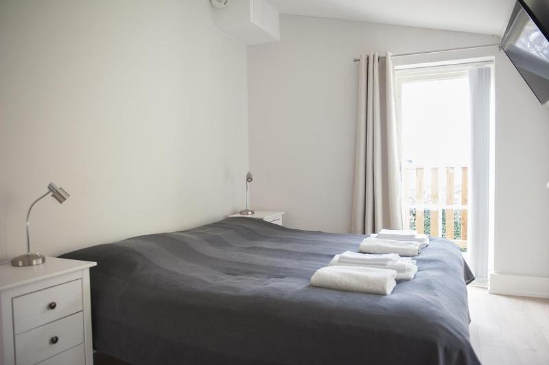 Twin Room with Balcony and Sea View image 3