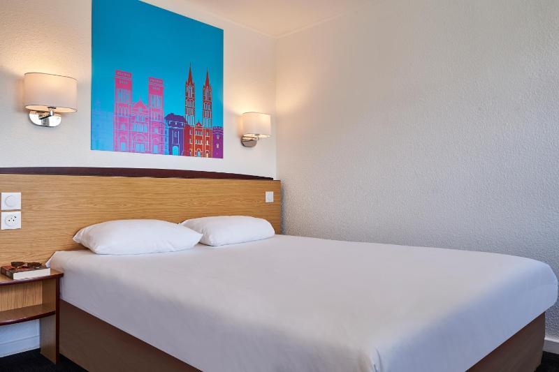 Double Room image 3