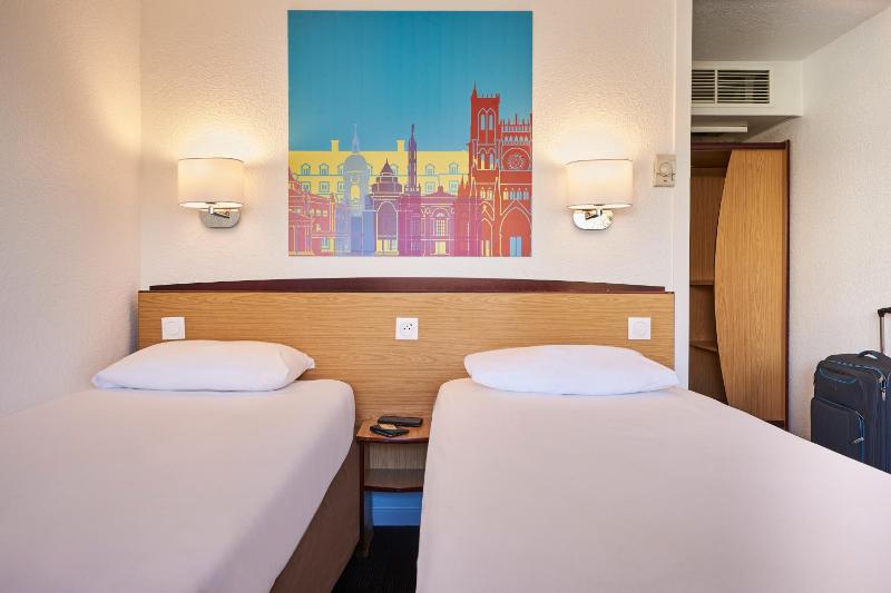 Twin Room image 2