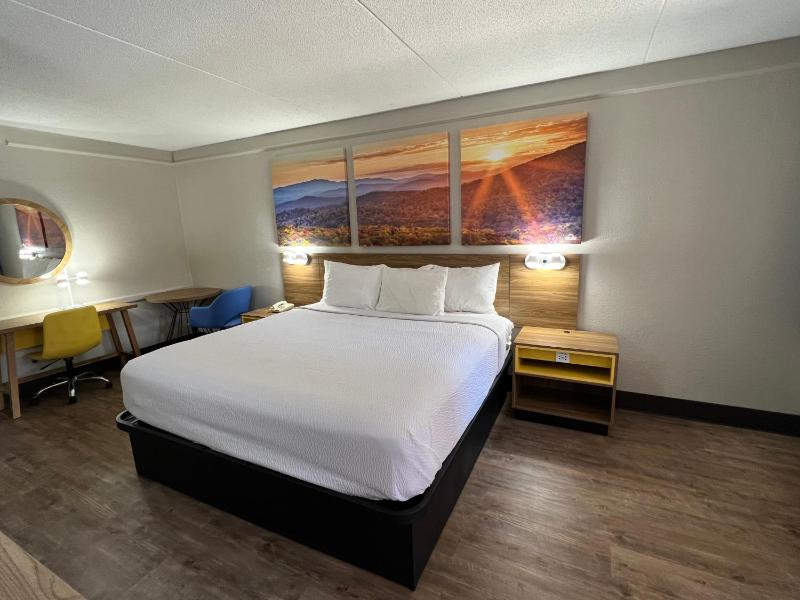 King Room - Disability Access/Smoking image 3