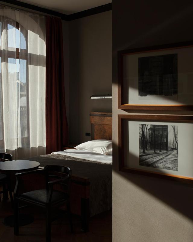 Double Room image 1