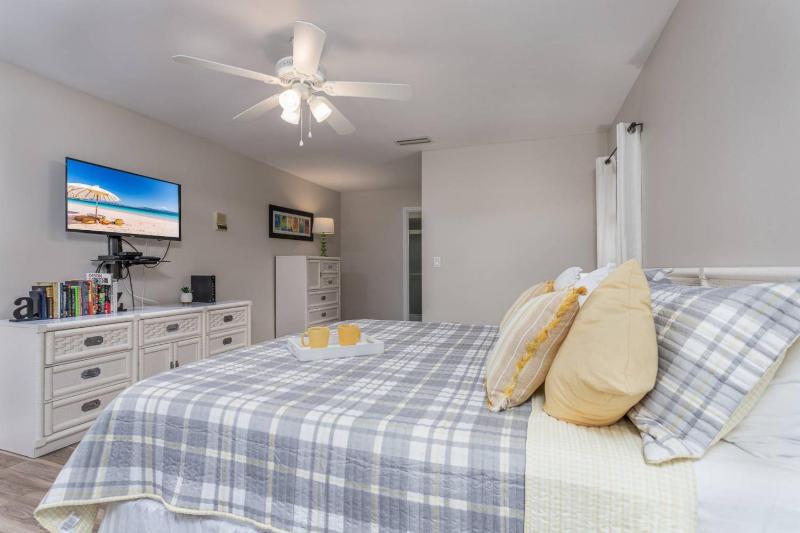 Brady B Pool Home - image 22