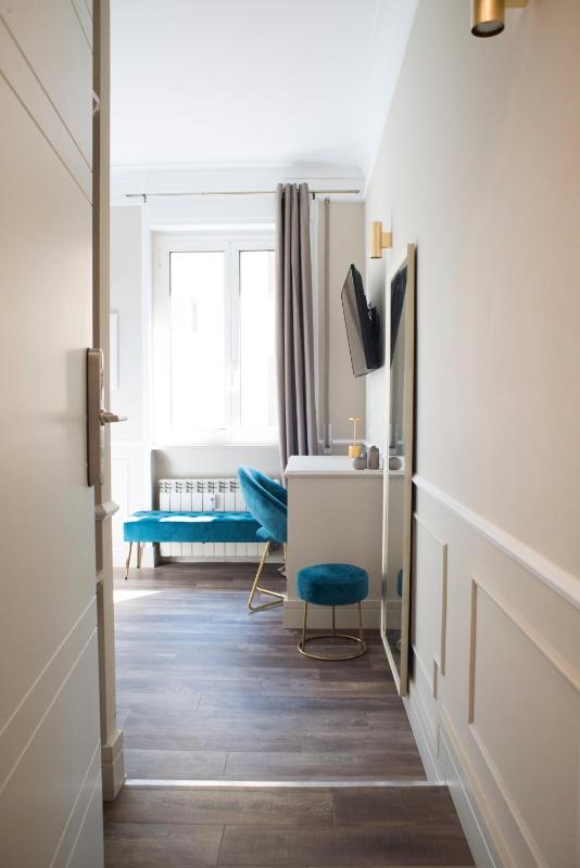 King Room image 4