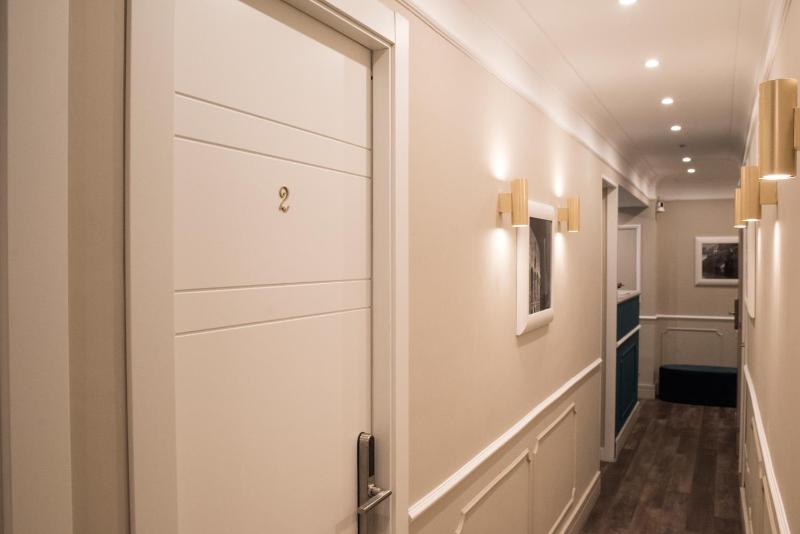 Double Room with Balcony image 1