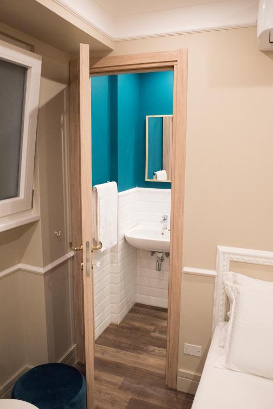Single Room image 2