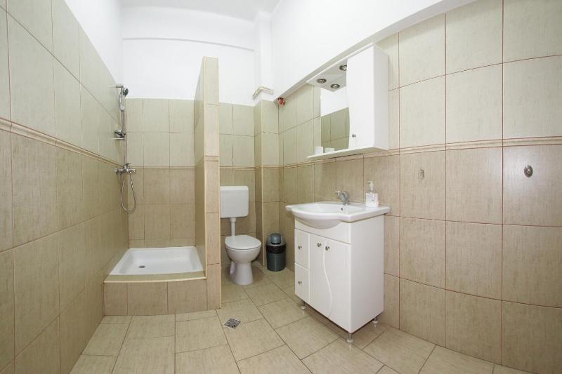 Double Room image 3