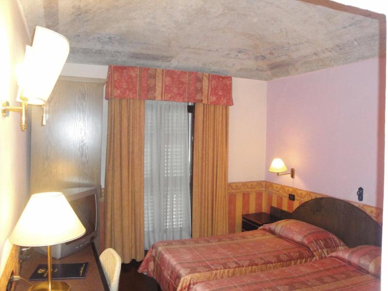 Family Room (2 Adults + 2 Children) image 2