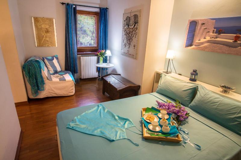 Triple Room with Private Bathroom image 3