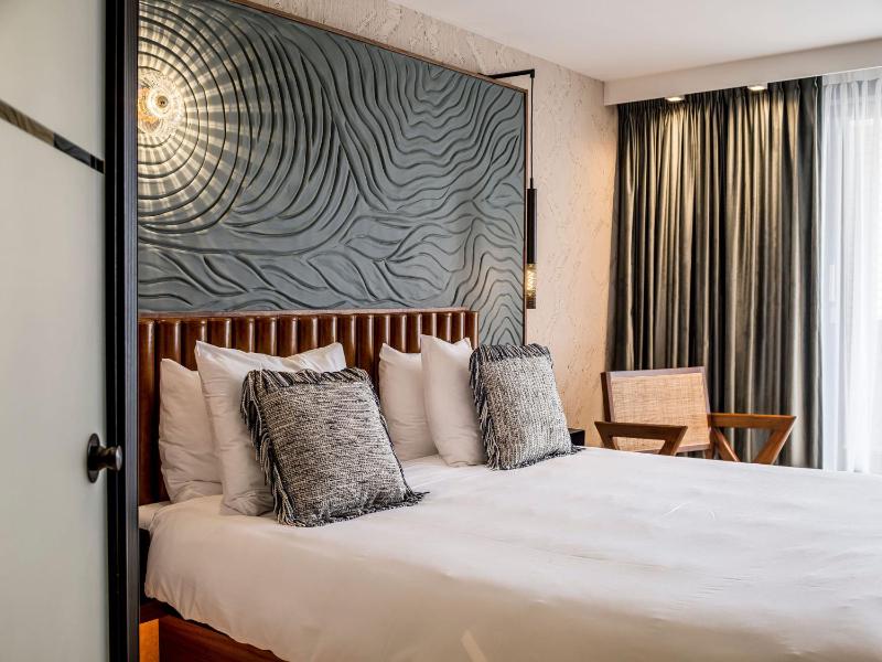Dutch Delight Double Room with Balcony image 4