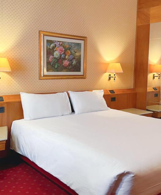 Double Room image 4