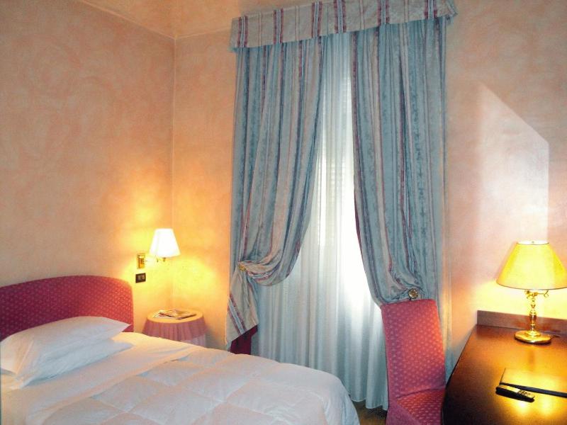 Superior Double Room image 1