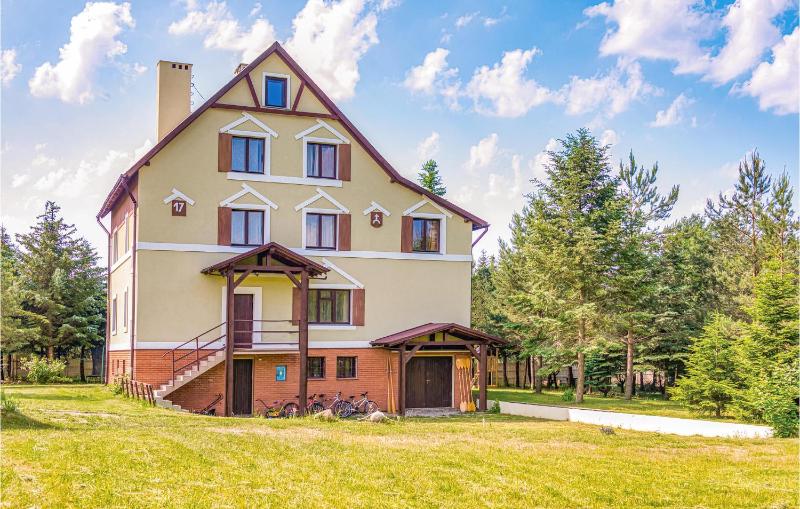 Seven-Bedroom Holiday Home image 1
