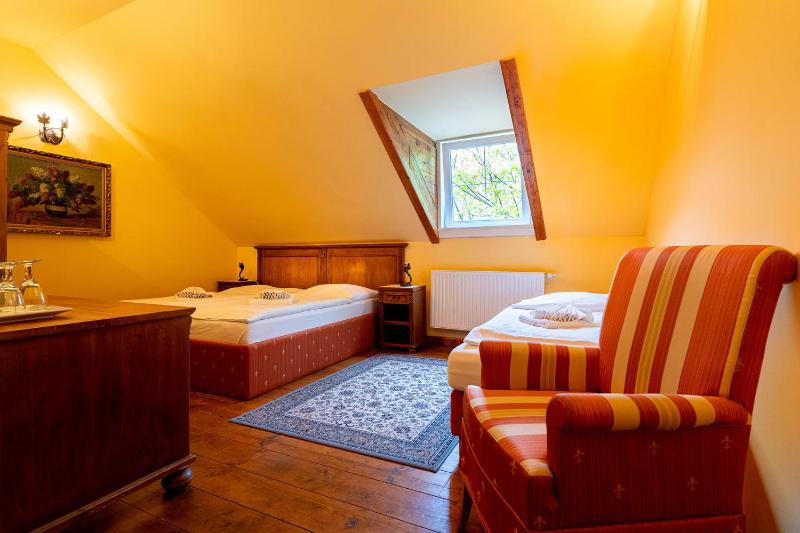 Basic Triple Room image 4