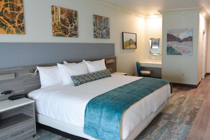 King Room image 2