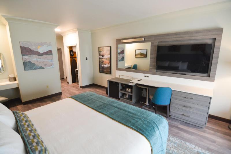 King Room image 3