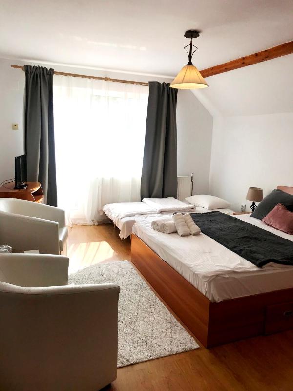 Double Room image 3