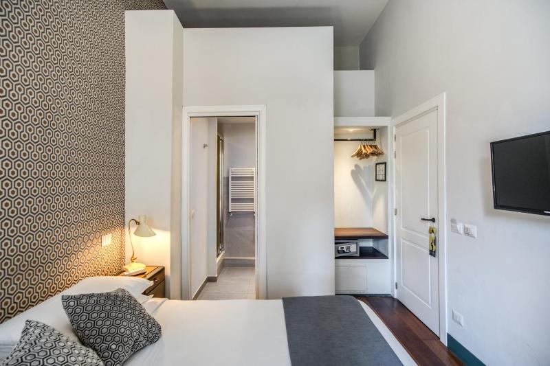 Classic Double Room image 4